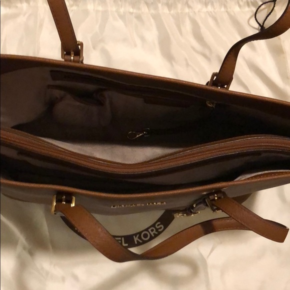 Michael Kors Jet Set Medium Tote - Picture 4 of 6